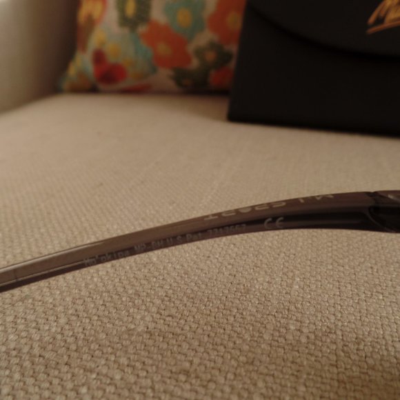 Maui Jim HO'OKIPA - Translucent Smoke Grey Frame w/ Blue Hawaii Lens - Picture 10 of 12